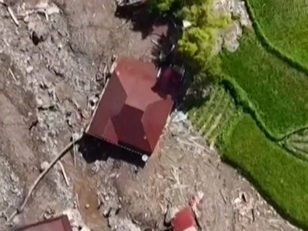 Indonesia floods: Over 800 people dead, rice stocks hit