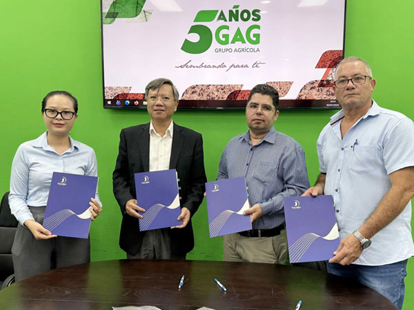 Vietnam hands over Cuba-grown rice to partner