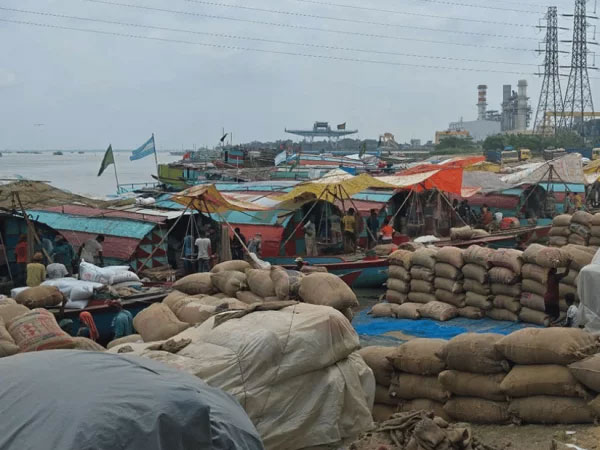 Rice prices fall in haor region amid import rumours