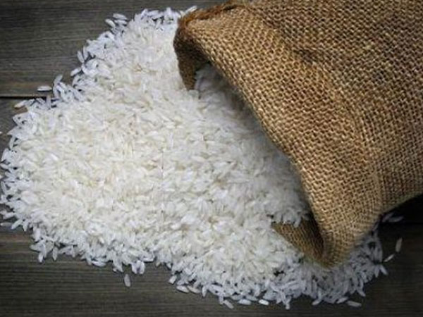 Senegal Renews Rice Import Curbs to Create Market for Local Harvest